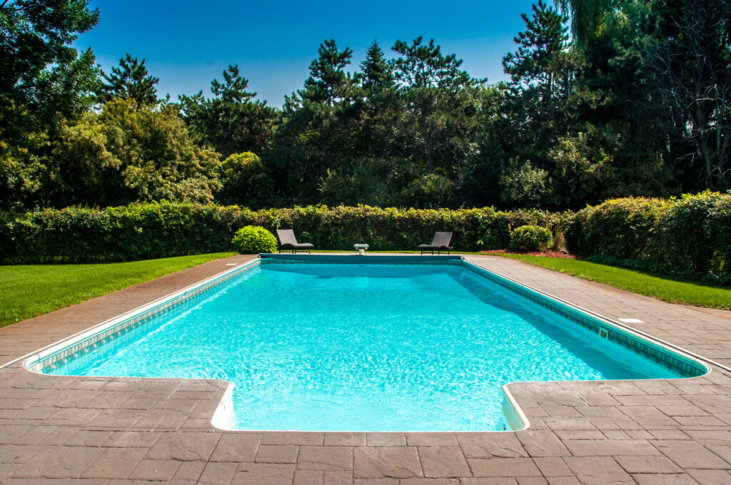 Swimming Pool im Garten