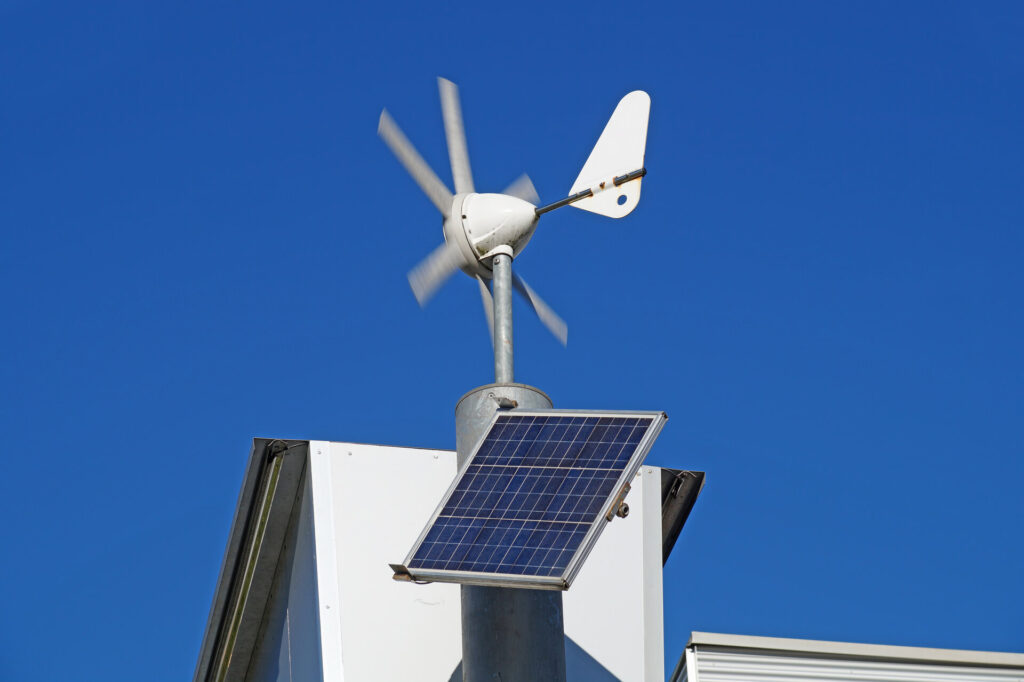 Mini Solaranlage mit heimischer Windkraftanlage