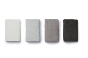 Mehrere hochwertige Handtücher in verschiedenen Farben