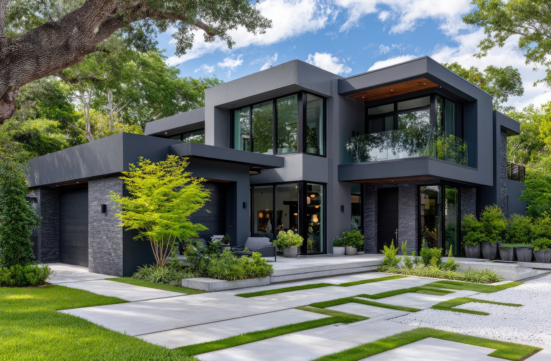 Modernes Haus mit Glasfront und Garten | Dachbegruenung